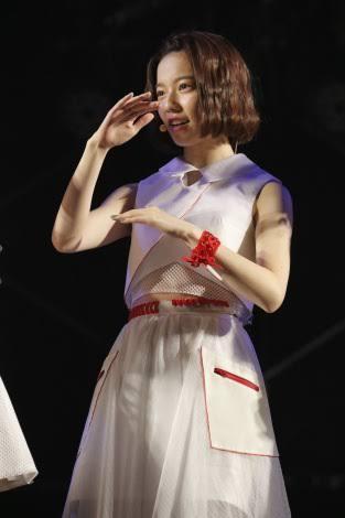 Akbライブより真っ白なドレス衣装姿で踊る島崎遥香 あげてけ