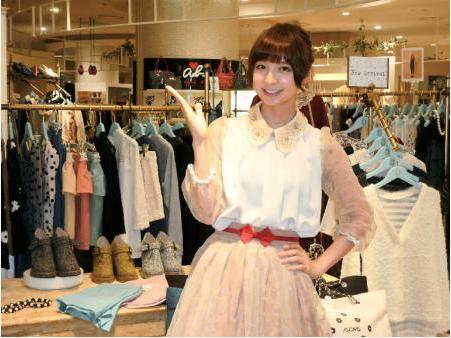 ファッションブランド Ricori リコリ での篠田麻里子 あげてけ