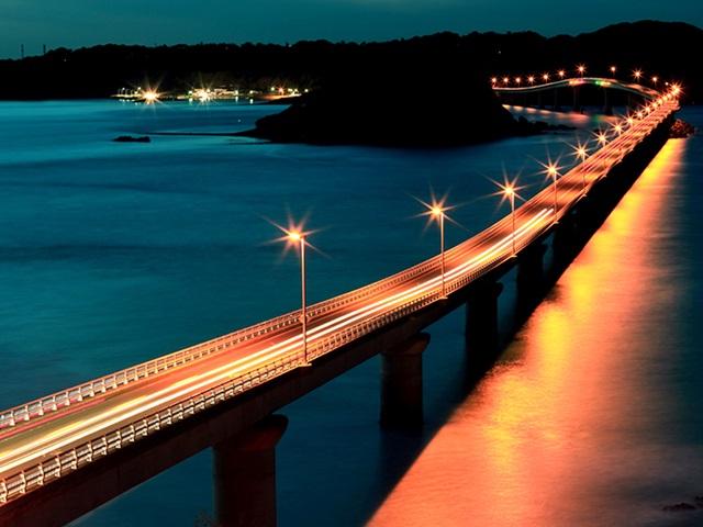 夜の角島大橋も幻想的 あげてけ