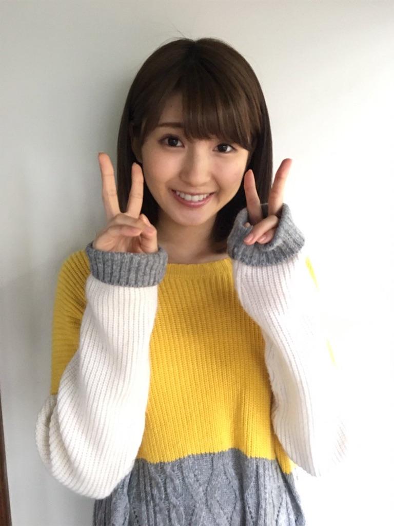 両手でvサインを披露する井上小百合 あげてけ