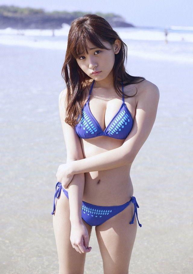 ブルーのビキニ姿で困り顔がかわいい浅川梨奈 あげてけ