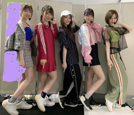乃木坂46の美女5人で私服 と思われるものを披露する1番左端の和田まあや あげてけ