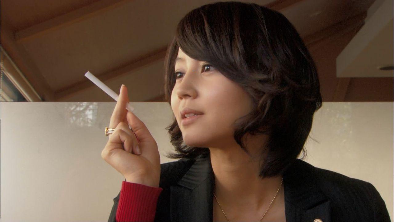 56人 実は喫煙者 タバコを吸う女性芸能人 女優 歌手 タレント まとめ