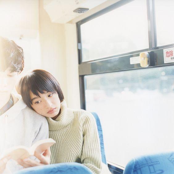 もしも門脇麦が彼女だったら バスの中で一目も憚らずに彼氏の肩にもたれ 本を読むシーン あげてけ