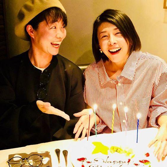 インスタグラム より大の仲良し イモトアヤコと誕生日を祝う赤井ストラップのシャツの竹内結子 あげてけ