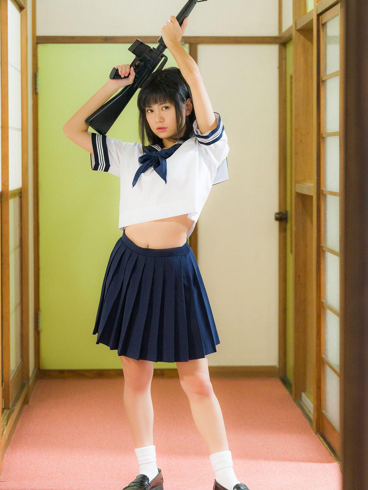 セーラー服と機関銃 のコスプレを披露するramu あげてけ