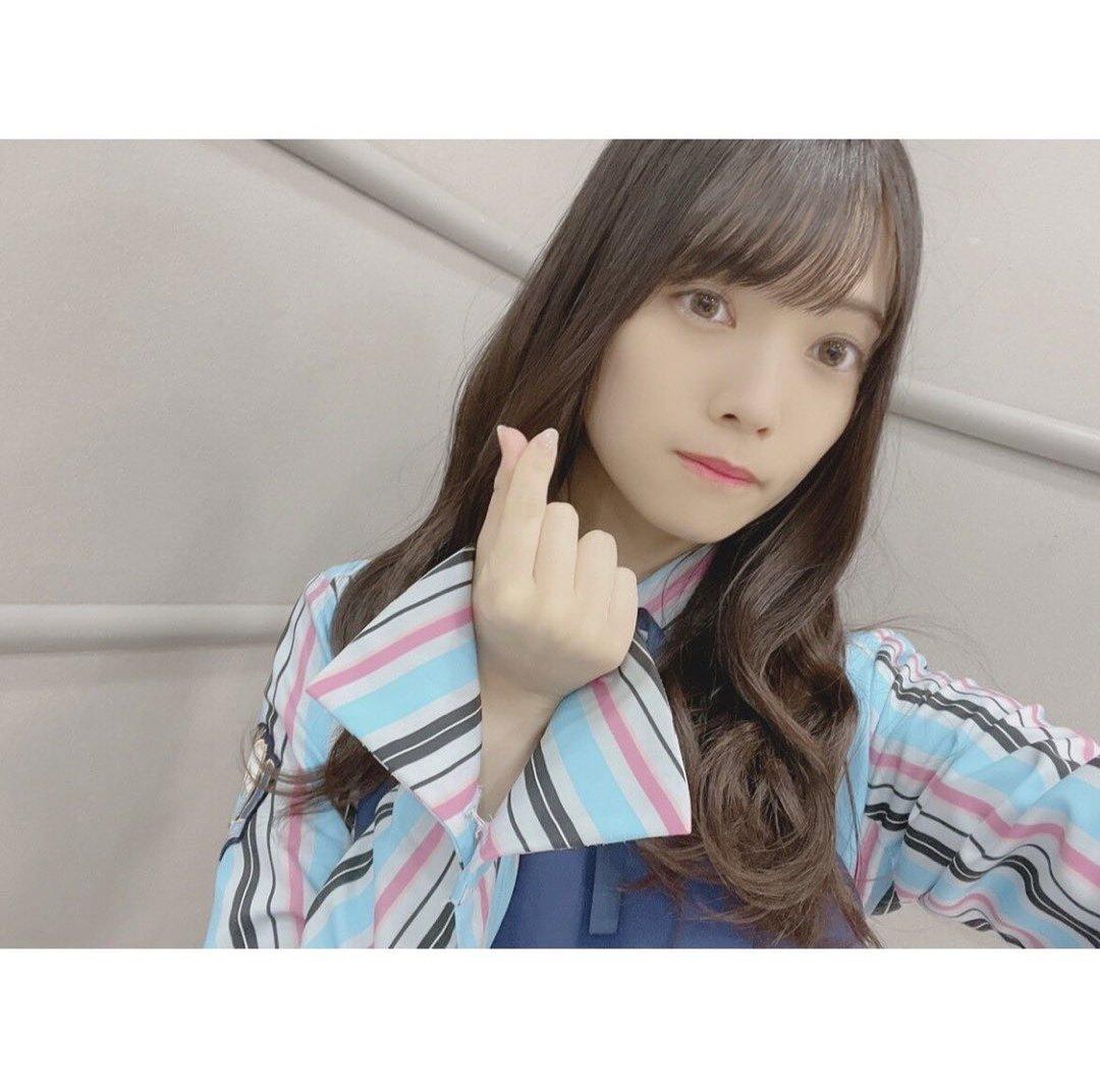 Twitterより 指ハートを作った日向坂46 宮田愛萌 あげてけ